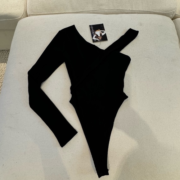Naked Wardrobe Snatched Cold Shoulder Black Bodysuit - Size Small - Picture 2 of 3